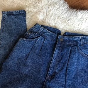 LEVI’S Vintage 90’s High Waisted Mom Jeans